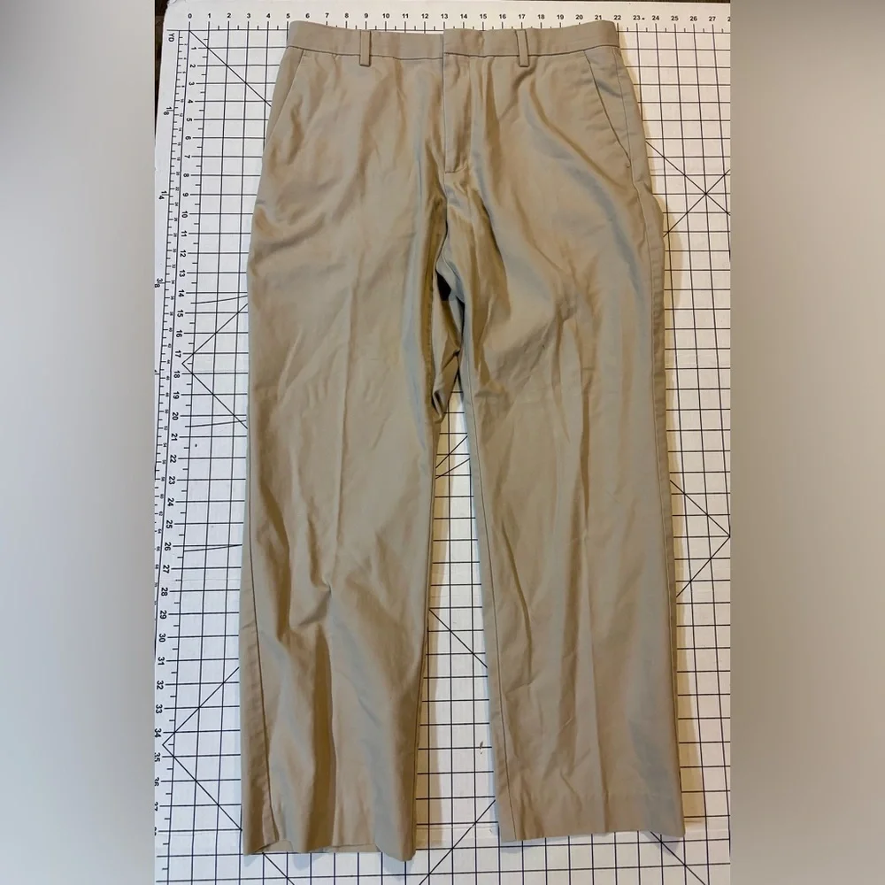 Banana Republic Men’s Size 33/30‎ Tan Non-Iron Tailored Fit Chino Pants